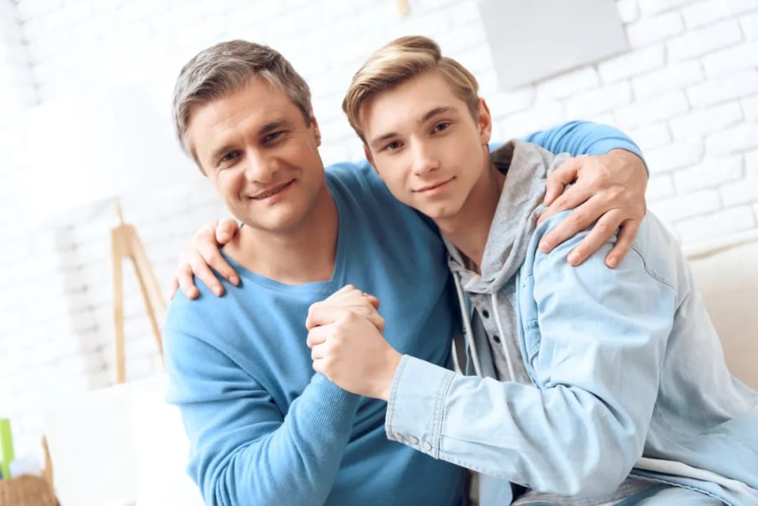 Jak rozmawiać z synem o dziewczynie, by zbudować zaufanie i zrozumienie